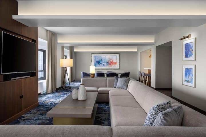 Room 42 of 103